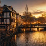 Altstadt straßburg : Petite France à Strasbourg, quai au coucher du soleil