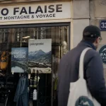 Façade du 32 rue du 22 novembre à Strasbourg, vitrine et enseigne
