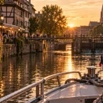 Strasbourg balade en bateau au Golden hour, quai de l’Ill et Petite France